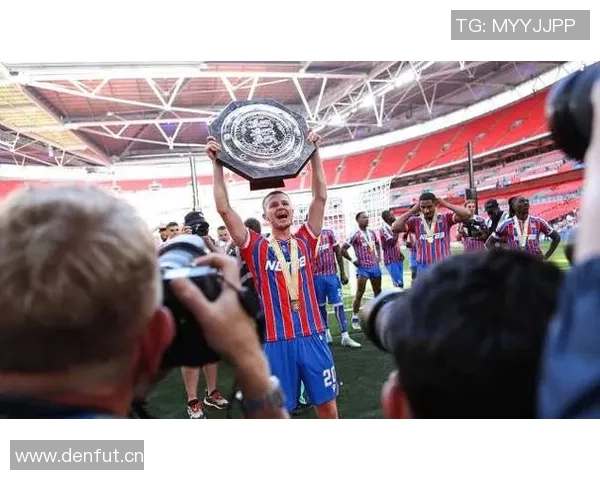 曼联欲引水晶宫沃顿可用梅努齐尔克泽作为交易筹码