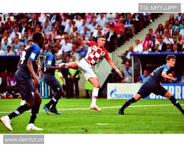 佩里西奇传中助攻布翁乔尔诺头球乌龙埃因霍温迅速扳平比分