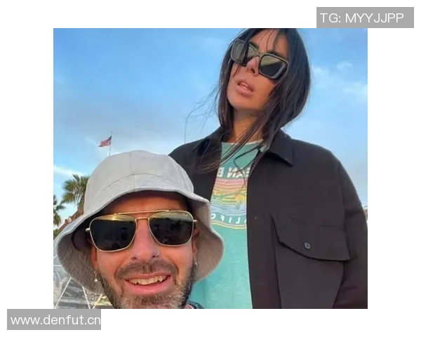 贝纳德斯基回忆：年轻时妻子拒绝我但我坚持追求爱情的故事