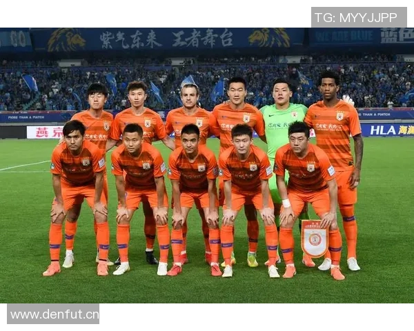 栾毅谈球队团结精神在逆境中拼搏取得宝贵一分的艰辛历程