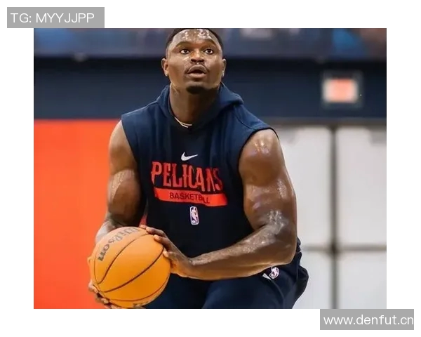 字母哥身穿43号球衣训练双臂肌肉线条惊艳全场引发热议