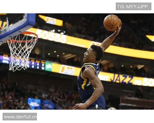 亨特分析莫布里与亚当斯的进攻风格差异及其对球队的影响 亨特分析莫布里与亚当斯的进攻风格差异及其对球队的影响