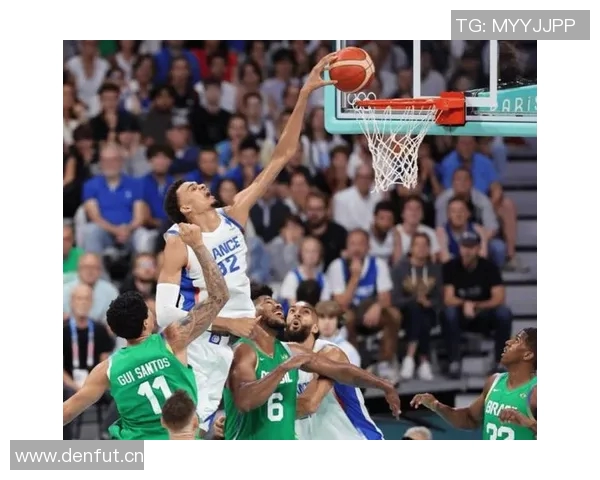 文班亚马半场表现起伏6分2板2帽5助攻却伴随4次失误