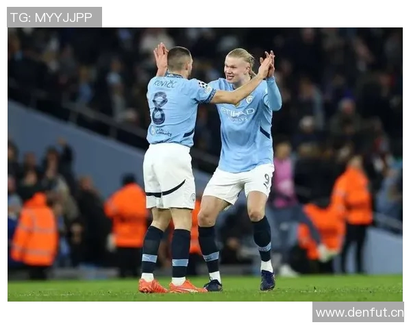 哈兰德铲射破门遭遇重创下身撞击立柱瞬间令人心疼